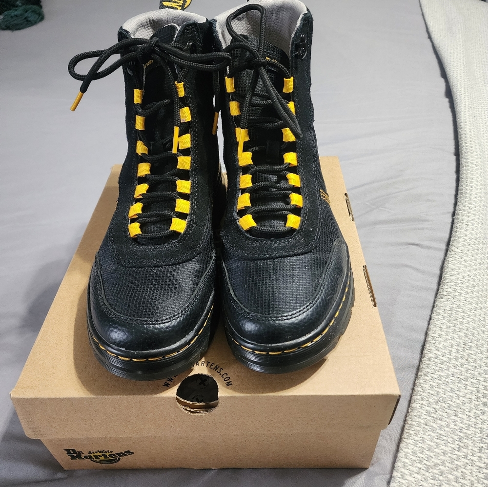Dr. Marten Combs tech black size 8 womens, men's 7